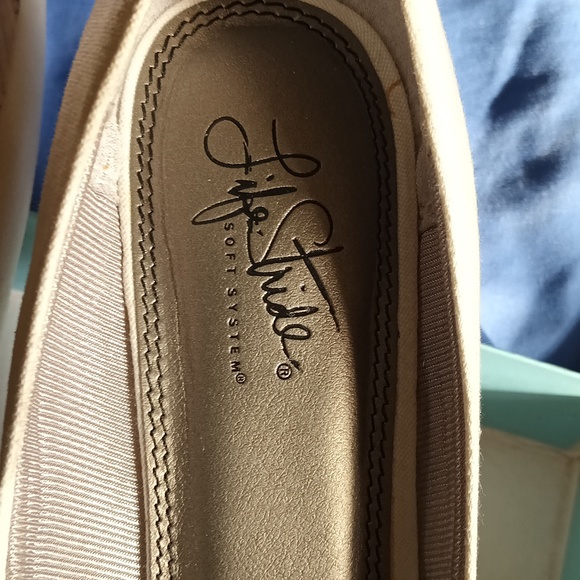 Shoes - Picture 5 of 6